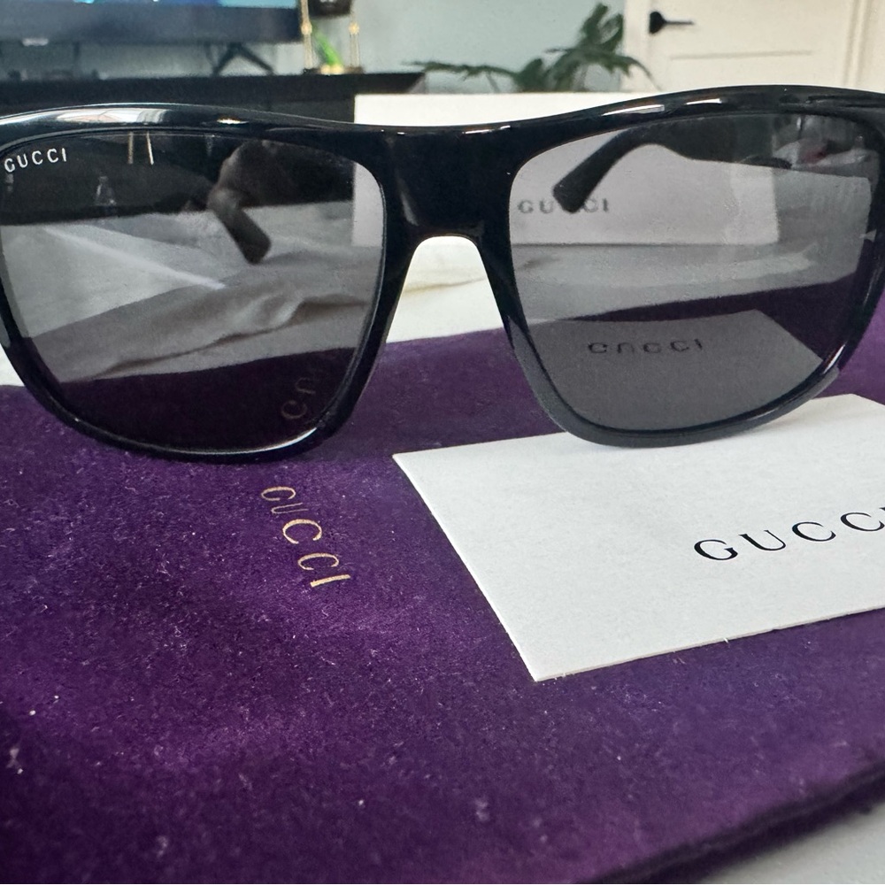 Gucci Dark-Tinted Oversized Sunglasses
